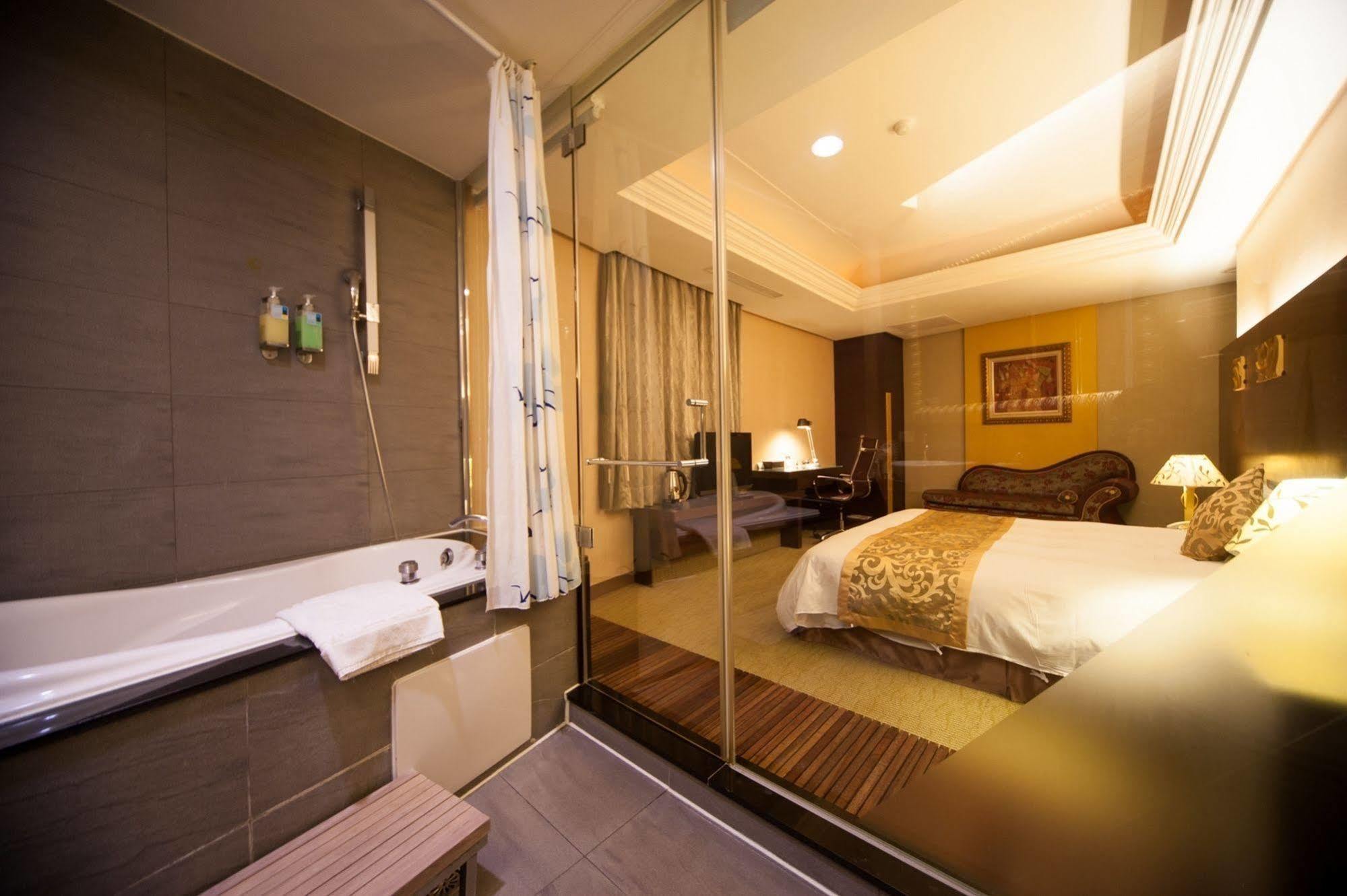 Ohotel Тайчжун Екстер'єр фото